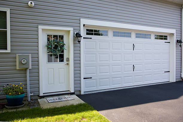24/7 Emergency Garage Door Panel Replacement experts in Moberly, MO